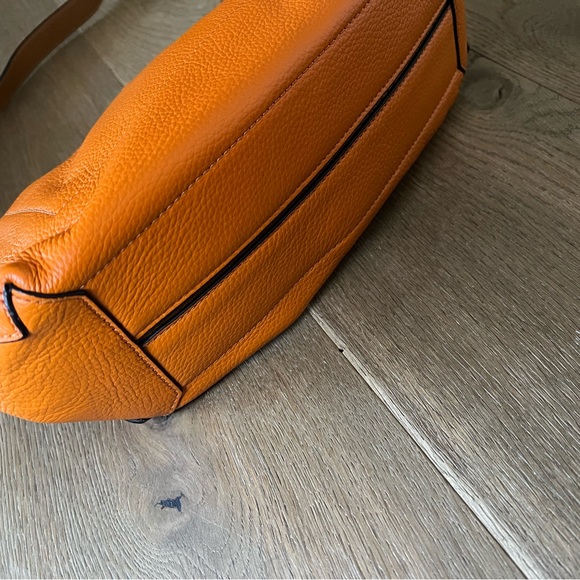 Italian brand Coccinelle Bag - Picture 4 of 11